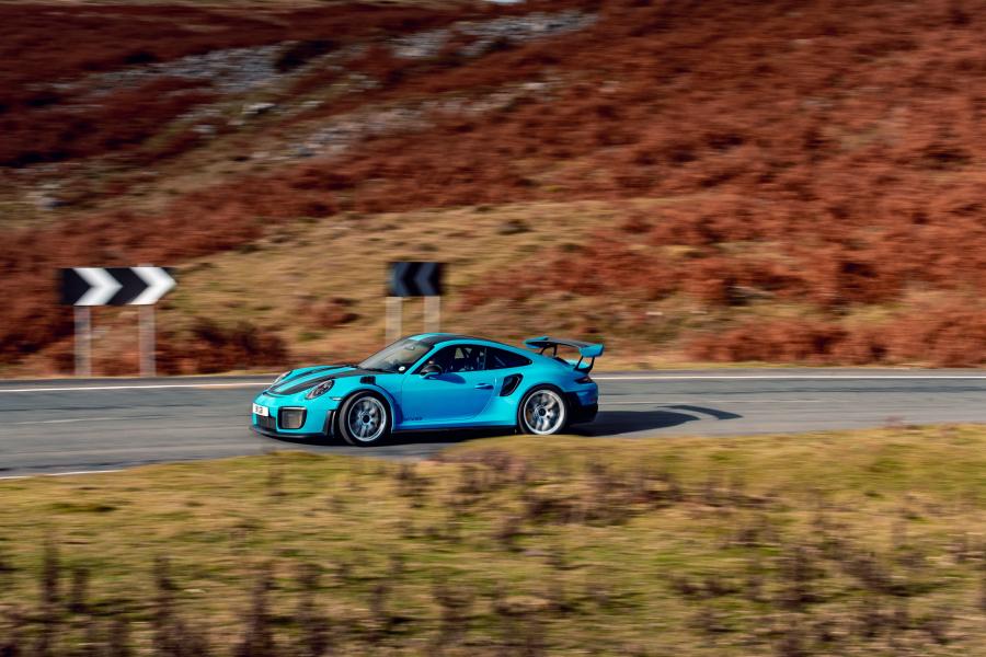  Porsche 911 GT2 RS 2017 года  (UK) (фото 5 из 14)